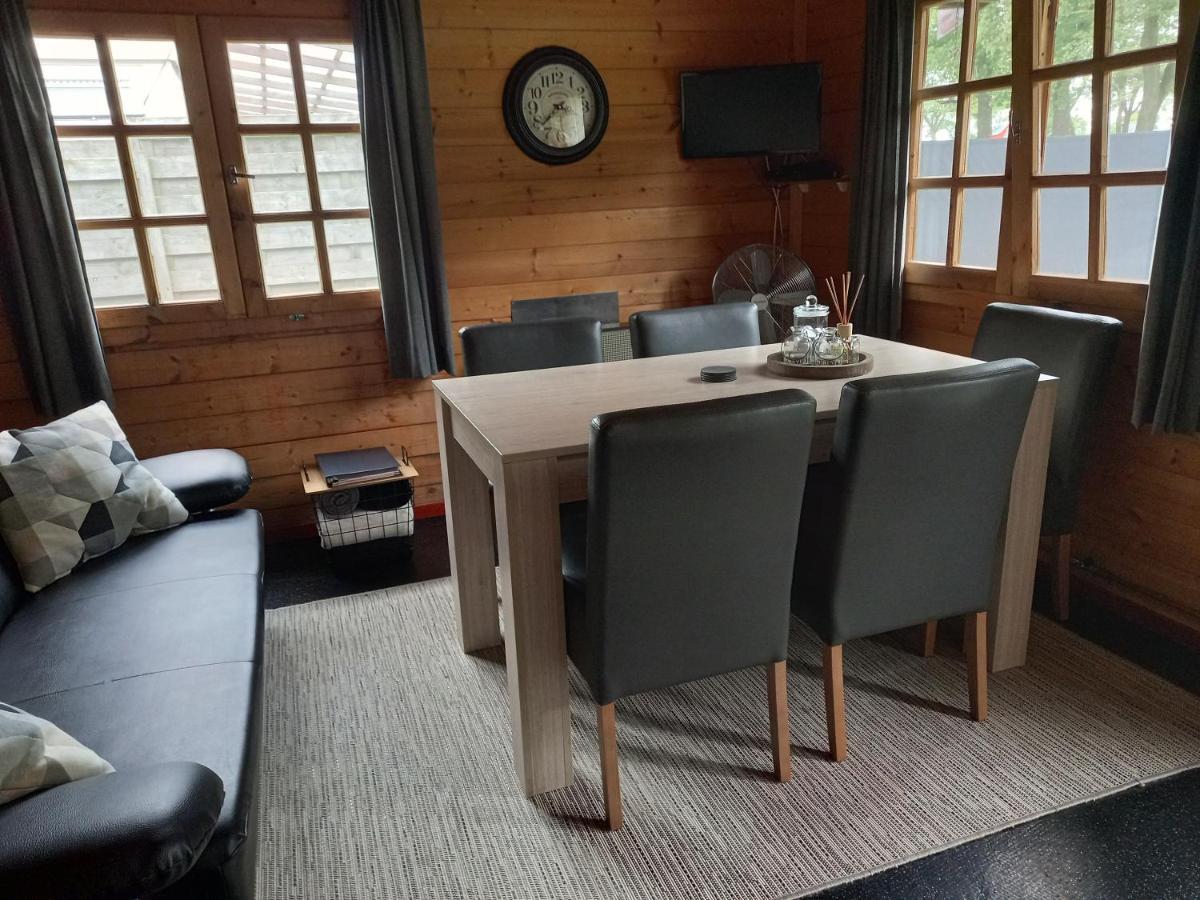 Thoefijzer Luxere Blokhutten 5 Pers En Mini Camping Zwiggelte Exterior foto